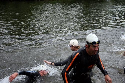 Schwimmen: Michael übergibt an Martin